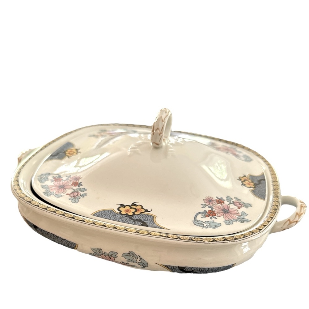Johnson Brothers Rare Porcelain Covered Serving Dish, 4 Cup Capacity